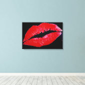 Lippen (rot) auf schwarzen Hintergrund Wrapped Can Leinwanddruck (Insitu (Holzboden))
