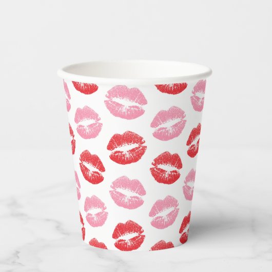 Lippen, rot und rosa, Lippenmuster, Lippenstift, K Pappbecher (Vorderseite)