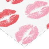 Lippen, rot und rosa, Lippenmuster, Lippenstift, K Tischdecke (Schrägansicht)