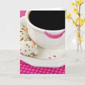 Lippenstift auf Kaffeetasse mit Keksen Karte (Gelbe Blume)