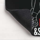 Lippglanz und Sneaker bei Frauen mit Pixie-Frisur  Mousepad (Ecke)