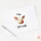 Lipstick mit einem Schwein Runder Aufkleber (Umschlag)