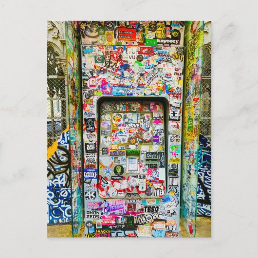 Lissabon Postcard, Fun Postcard, farbenfrohe Graff Postkarte (Vorderseite)