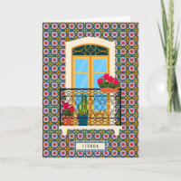 Lissaboner Hausfenster mit Fliesen und Pflanze