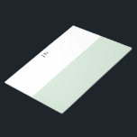 Liste Hübscher weißer Farbblock in grünen Pasten Notizblock<br><div class="desc">Zerreißen Sie die pastellgrünen und weißen Notizblöcke. Ein einzigartiges mit Monogramm Farbengeschenk für Lehrer,  Chef oder für jedermann,  der auf der Zuhause oder im Büro arbeiten kann.</div>