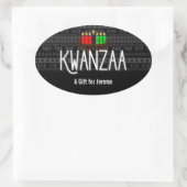 Lit Candles on Kinara with Kwanzaa and Individuell Ovaler Aufkleber (Tasche)