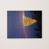 Lit-Weihnachtsbaum draußen Puzzle (Horizontal)