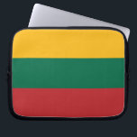 Litauen-Flagge Laptop-Sieb Laptopschutzhülle<br><div class="desc">Schützen Sie Ihren Laptop stilvoll mit diesem exklusiven Laptop-Ärmel mit der lebendigen Flagge Litauens! Dieser Laptop-Ärmel ist nicht nur ein Schutzhandschuh, sondern wurde sowohl mit Funktionalität als auch mit nationalem Stolz gestaltet. Das beeindruckende litauische Flaggendesign vereint Gelb, Grün und Rot in einer farbenfrohen Darstellung des litauischen Erbes. Ob unterwegs oder...</div>