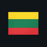 litauische Flagge Leinwanddruck<br><div class="desc">Dieses Design zeichnet sich durch die Nationalflagge Litauens aus, eines Landes im Ostseeraum Europas. Das Land liegt an der Südostküste der Ostsee, im Südosten Schwedens und Dänemarks. Litauen grenzt im Norden an Lettland, im Osten und Süden an Weißrussland, im Süden an Polen und im Südwesten an das Kaliningrader Gebiet, eine...</div>