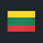 litauische Flagge Leinwanddruck<br><div class="desc">Dieses Design zeichnet sich durch die Nationalflagge Litauens aus, eines Landes im Ostseeraum Europas. Das Land liegt an der Südostküste der Ostsee, im Südosten Schwedens und Dänemarks. Litauen grenzt im Norden an Lettland, im Osten und Süden an Weißrussland, im Süden an Polen und im Südwesten an das Kaliningrader Gebiet, eine...</div>