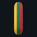 litauische Flagge Skateboard<br><div class="desc">Dieses Design zeichnet sich durch die Nationalflagge Litauens aus, eines Landes im Ostseeraum Europas. Das Land liegt an der Südostküste der Ostsee, im Südosten Schwedens und Dänemarks. Litauen grenzt im Norden an Lettland, im Osten und Süden an Weißrussland, im Süden an Polen und im Südwesten an das Kaliningrader Gebiet, eine...</div>