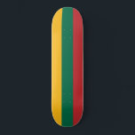 litauische Flagge Skateboard<br><div class="desc">Dieses Design zeichnet sich durch die Nationalflagge Litauens aus, eines Landes im Ostseeraum Europas. Das Land liegt an der Südostküste der Ostsee, im Südosten Schwedens und Dänemarks. Litauen grenzt im Norden an Lettland, im Osten und Süden an Weißrussland, im Süden an Polen und im Südwesten an das Kaliningrader Gebiet, eine...</div>
