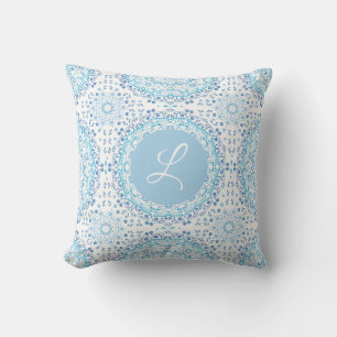 Lite Blue Mandala Dekoratives Kissen mit Monogramm