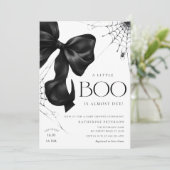 Little Boo Black Bow Baby Shower Einladung (Stehend Vorderseite)