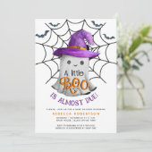 Little BOO Geist und Web Halloween Babydusche Einladung (Stehend Vorderseite)