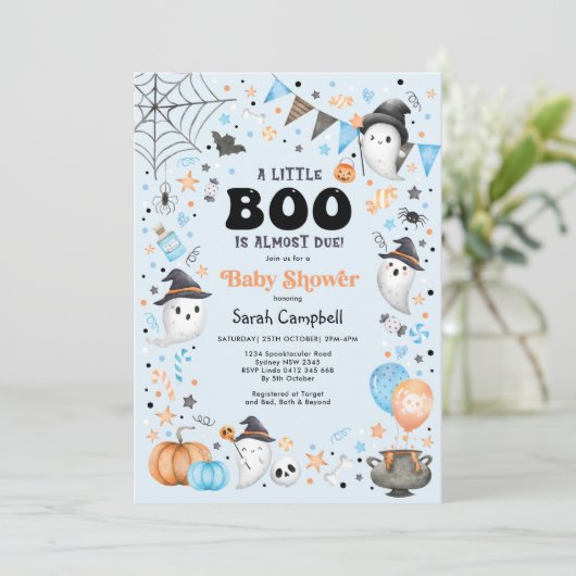 Little Boo ist fast gerade wegen Halloween Baby Sh Einladung (Stehend Vorderseite)