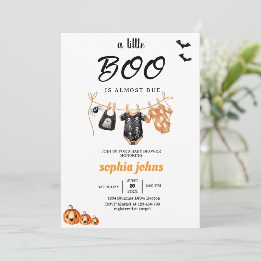 Little Boo ist fast Halloween Baby Duschtuch Einladung (Stehend Vorderseite)