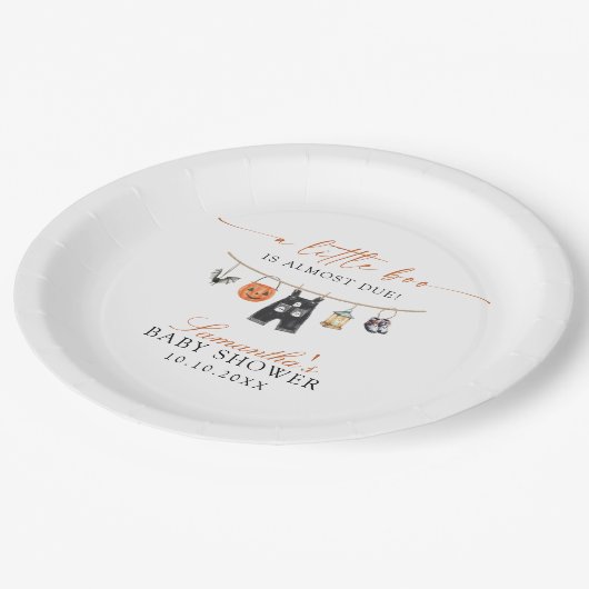 Little Boo ist fast zu Halloween Baby-Dusche Pappteller (Schrägansicht)