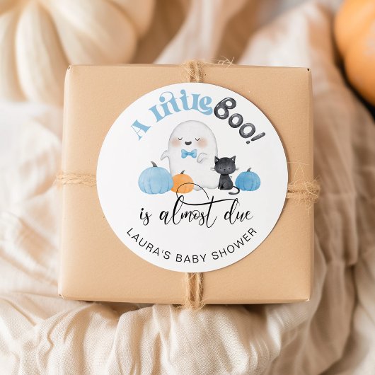 Little Boo ist fast zu Halloween Babydusche Runder Aufkleber