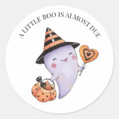 Little Boo ist fast zu Halloween Ghost Niedlich Runder Aufkleber (Vorderseite)