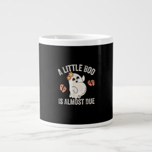 Little Boo ist fast zu Halloween Schwangerschaft A Jumbo-Tasse