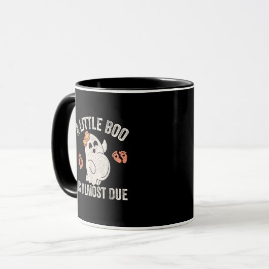 Little Boo ist fast zu Halloween Schwangerschaft A Tasse (Vorderseite Links)