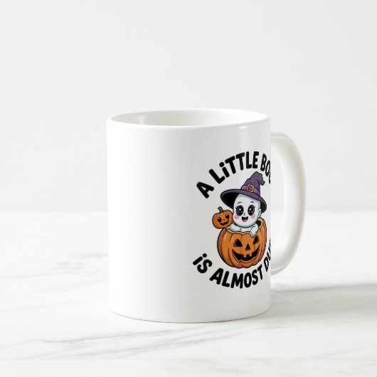 Little Boo ist fast zu Niedlichen Halloween-Schwan Kaffeetasse (VorderseiteRechts)