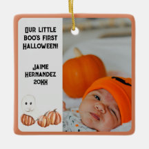 Little Boos erstes Halloween-Niedliches Foto