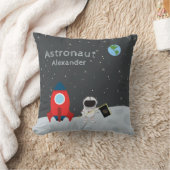 Little Boy Astronaut on Moon, First Name Space Kissen (Decke)
