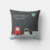Little Boy Astronaut on Moon, First Name Space Kissen (Vorderseite)