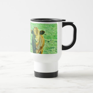 Little Brown Cow in Pastel Green Grass Reisebecher