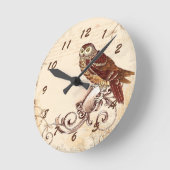Little Brown Owl Runde Wanduhr (Winkel)