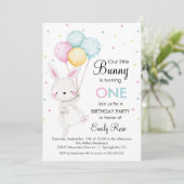 Little Bunny Balloons Birthday Invitation Einladung (Stehend Vorderseite)