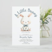 Little Bunny Bow Krawatte Niedlich Simple Baby Boy Einladung (Stehend Vorderseite)