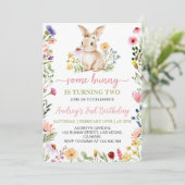 Little Bunny Wildblume Girl Birthday Einladung (Stehend Vorderseite)