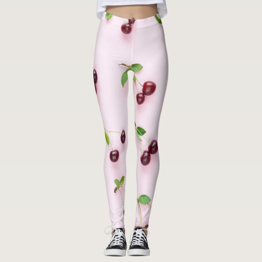 Little Cherry auf hellrosa Hintergrund Leggings (Vorderseite)
