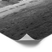 Little Country Church in Schwarz und Weiß Poster (Ecke)