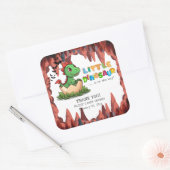 Little Dinosaur Is on the Way Quadratischer Aufkleber (Umschlag)