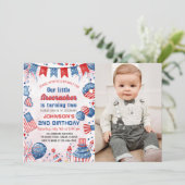 Little Firecracker 4. Juli 2. Geburtstag Foto Einladung (Stehend Vorderseite)