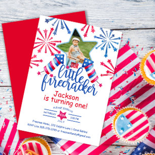 Little Firecracker 4. Juli Erstes Geburtstags-Foto Einladung