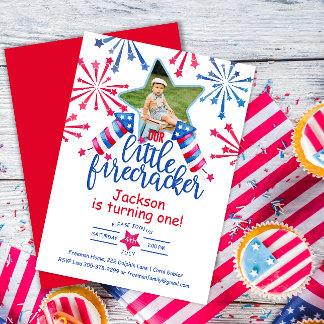 Little Firecracker 4. Juli Erstes Geburtstags-Foto Einladung