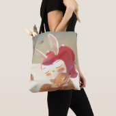 Little Girl Hugging Deer Tasche (Von Nahem)