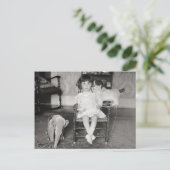 Little Girl with Stuffed Toys, 1922 Postkarte (Stehend Vorderseite)