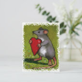 Little Grey Mouse Holding Red Heart: Ölpastel Postkarte (Stehend Vorderseite)