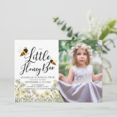 Little Honey Bee Daisy Birthday Foto Einladung (Stehend Vorderseite)