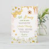 Little Honey Bumblebee Mommy to Bee Baby Shower Einladung (Stehend Vorderseite)