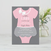 Little Lady Baby Shower Einladung, pink, grau Einladung (Stehend Vorderseite)