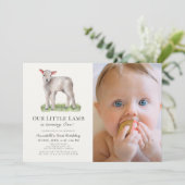 Little Lamb 1. Geburtstag Foto Einladung (Stehend Vorderseite)