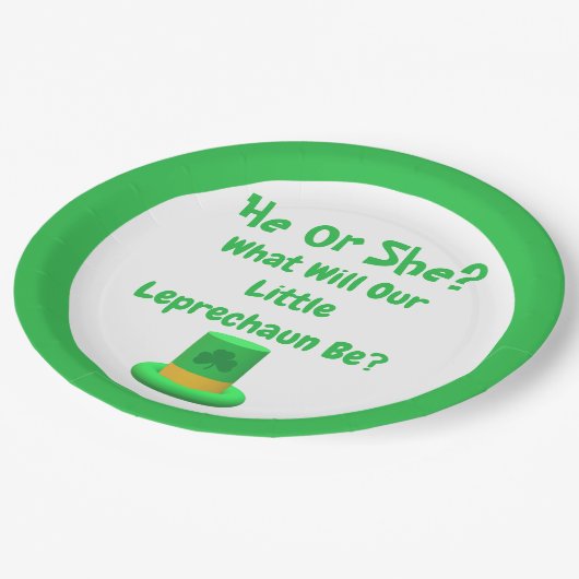 Little Leprechaun Gender Reveal Pappteller (Schrägansicht)
