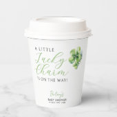 Little Lucky Charm ist auf dem Weg Baby Shower Pappbecher (Vorderseite)